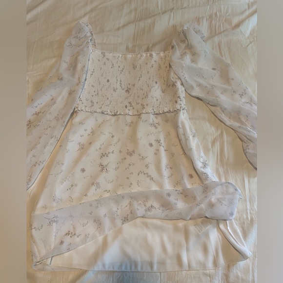 Aritzia Wilfred Vill Dress, White/Light Birch floral, Size 6 - Picture 2 of 5